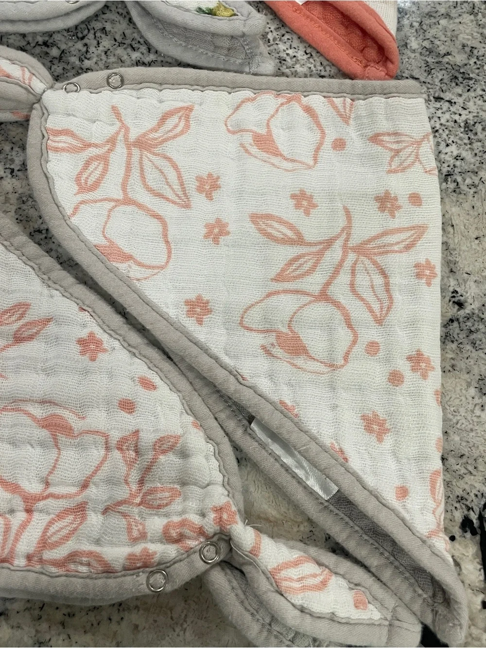 Little unicorn /Aden+ anais deluxe muslin bandana bib and wash clothes